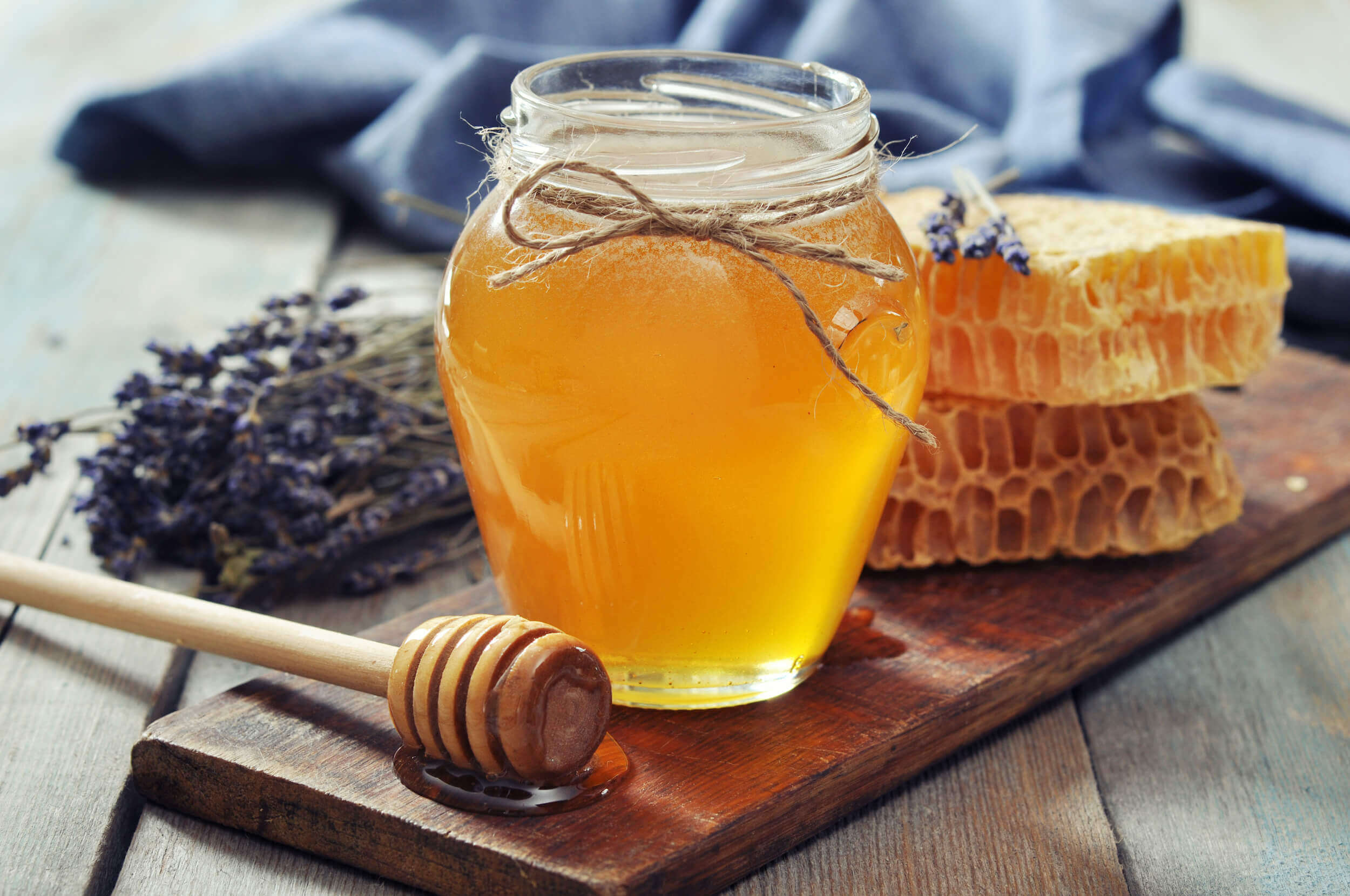 Honey vs. Sugar: Are Honey and Sugar Okay For Diabetes ...